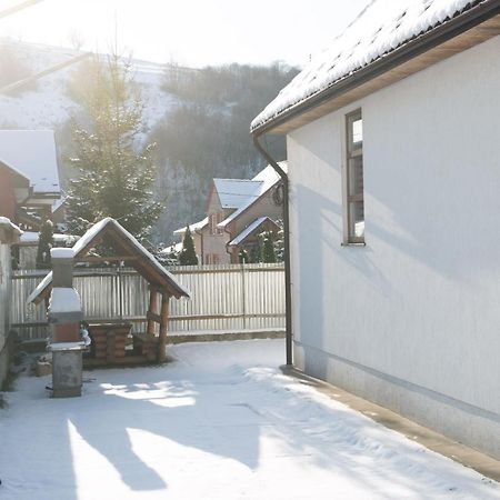 Sunhouse Villa Mizhhirya  Buitenkant foto